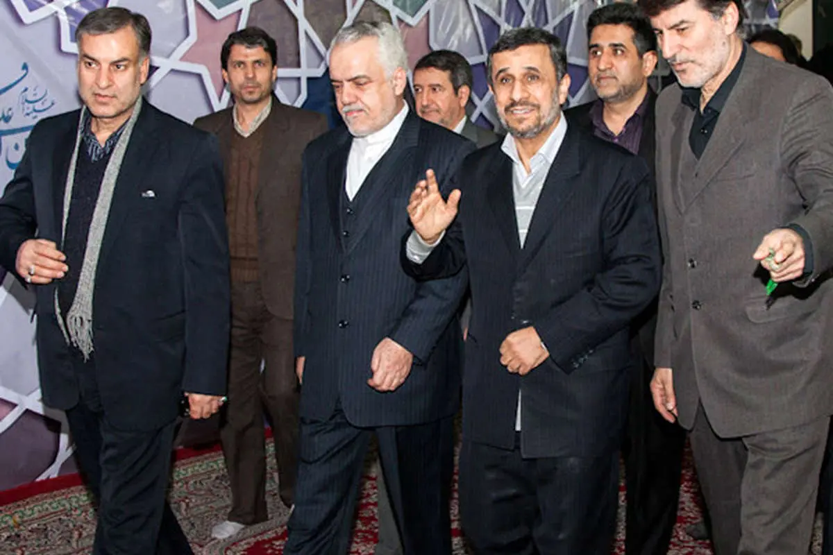(تصاویر) احمدی نژاد در مرقد امام (ره)
