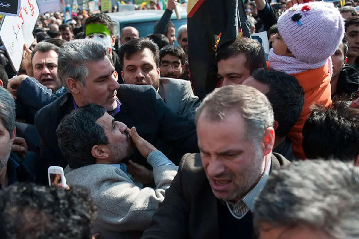 (تصوير) خانواده احمدینژاد در راهپیمایی