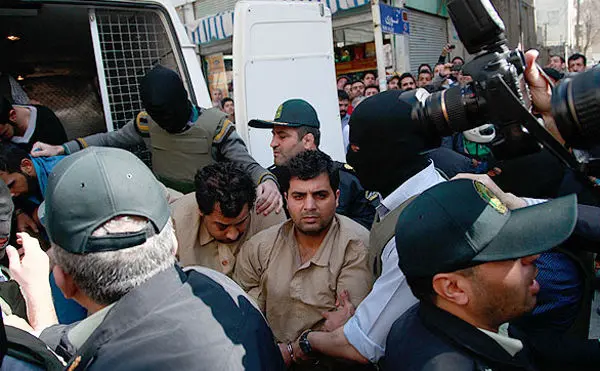(تصاویر) بازسازی سرقت از طلافروشی شادآباد