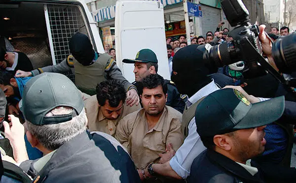 (تصاویر) بازسازی سرقت از طلافروشی شادآباد
