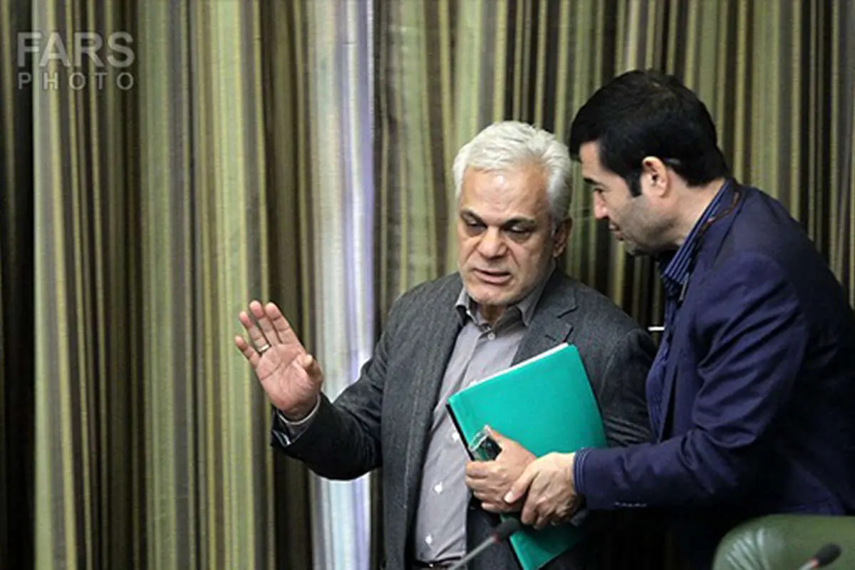 (تصاویر) طلایی با اعتراض جلسه شورا را ترککرد