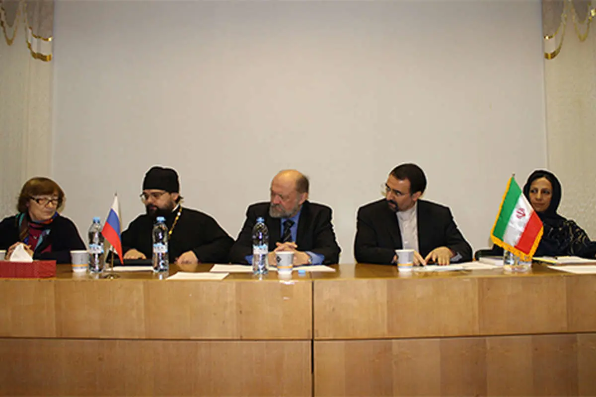 سنایی: نهادهای اقتصادی روسیه تحریم ها را بیش از اندازه جدی گرفتند