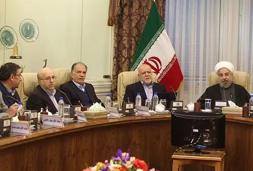 (تصاویر) بازدید سرزده رییس جمهوری از وزارت نفت