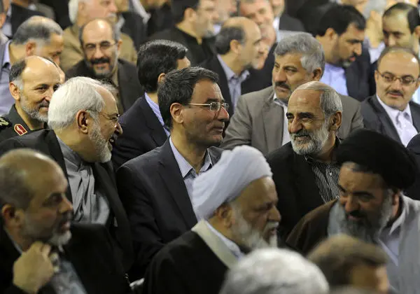 (تصویر) فرجی‌دانا میان خنده‌های ظریف و شریعتمداری