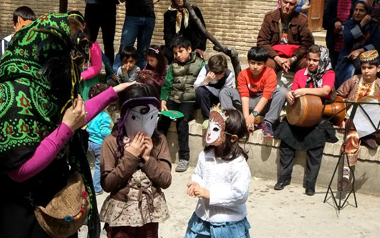 شادی شبانه‌ها اهوازی‌ها در خیابان، متقاضیان دریافت یارانه، جشن قهرمانی، بالماسکه کتاب، تصادف مرگبار و ...