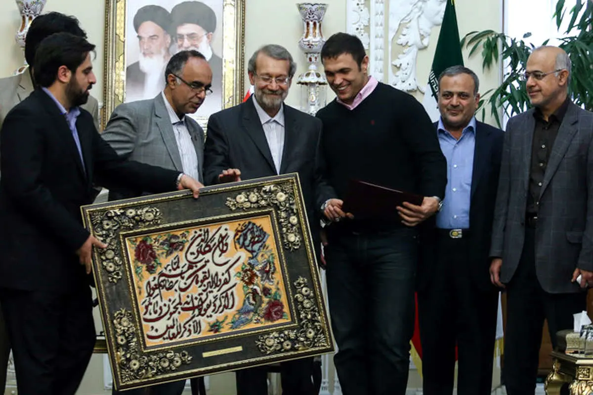 تشییع شهدا، گپ نمایندگان در مجلس، طراوت بهاری، دیدار نخبگان با هاشمی، استقبال از...