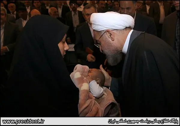 (تصوير) دیدار روحانی‌ با‌ همسر دانایی‌فر