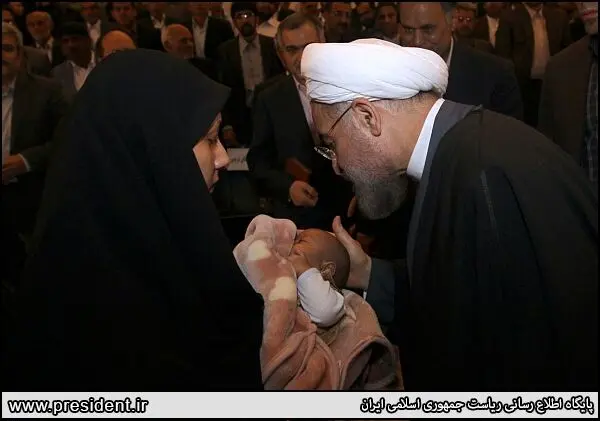 (تصوير) دیدار روحانی‌ با‌ همسر دانایی‌فر