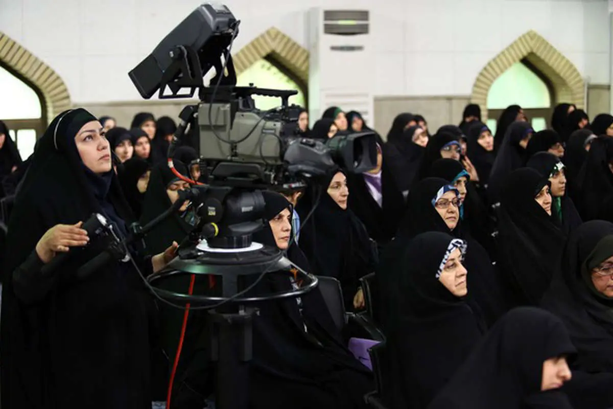 (تصاویر) دیدار جمعی از بانوان با رهبرانقلاب