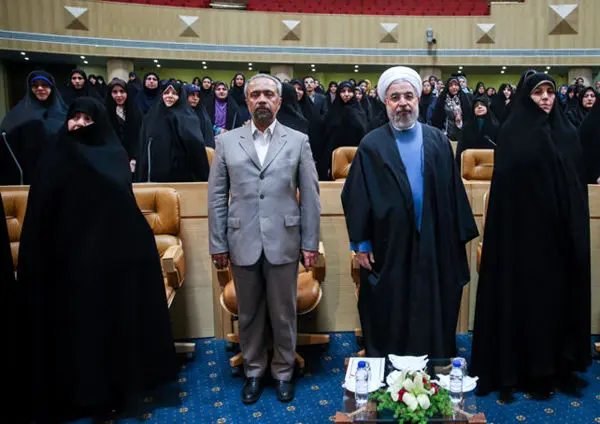 (تصاویر) روحانی و همسرش در همایش زنان