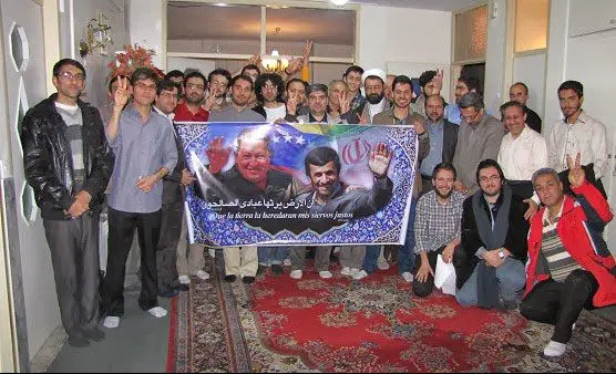 (تصوير) اقدام احمدی‌نژادی‌ها در سالمرگ چاوز