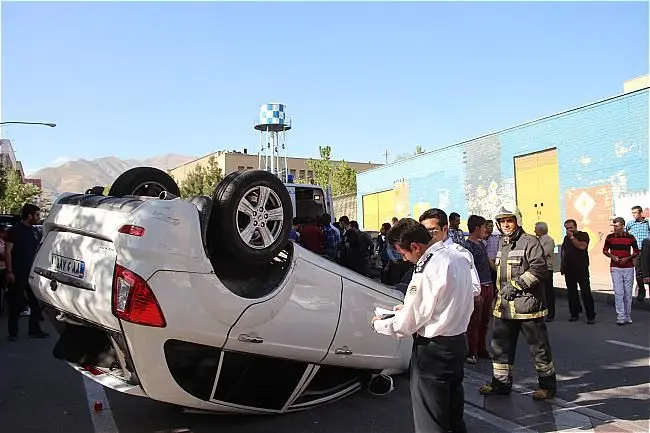 (تصاوير) واژگونی "ليفان" در بلوار دریا