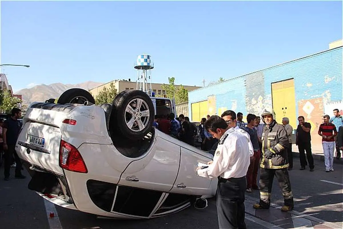 (تصاوير) واژگونی "ليفان" در بلوار دریا