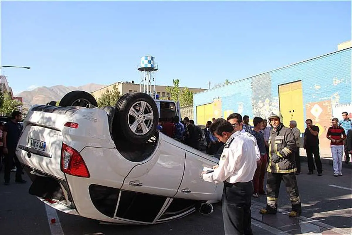 (تصاوير) واژگونی "ليفان" در بلوار دریا