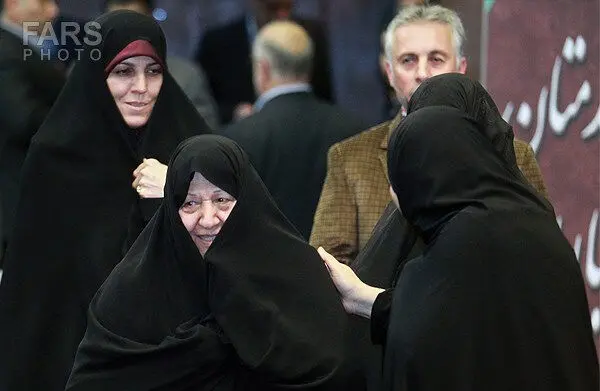 (تصاویر) هاشمی و همسرش در جمع زنان کارگر