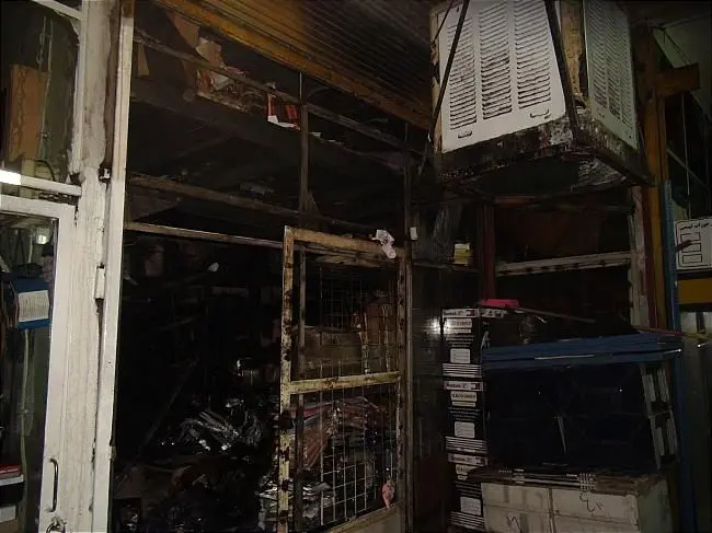 (تصاویر) آتش‌سوزی در فروشگاه پوشاک