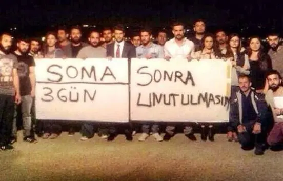 (تصاویر) اعتراض جالب هنرمندان ترکیه به اردوغان