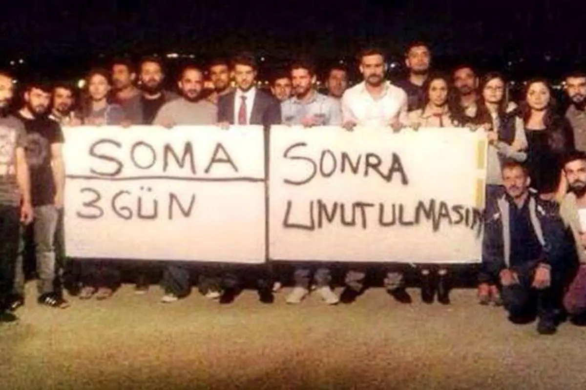 (تصاویر) اعتراض جالب هنرمندان ترکیه به اردوغان