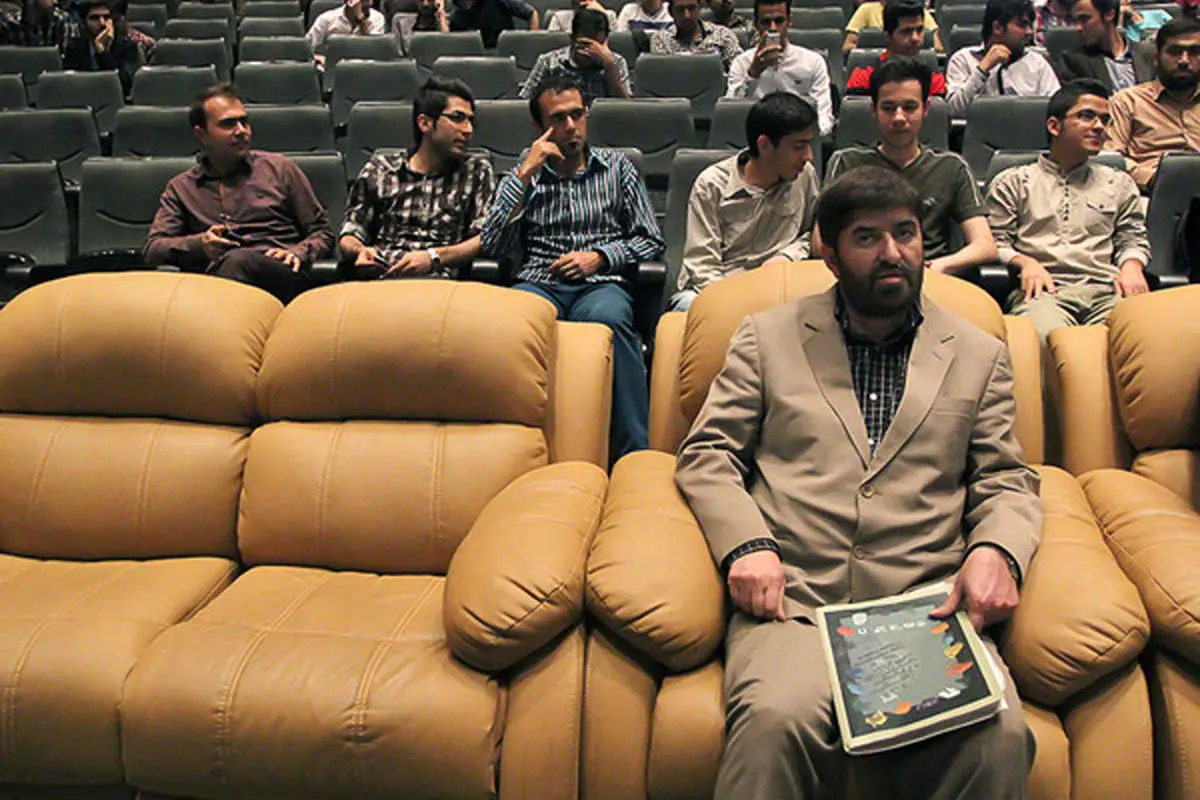 (تصاویر) حواشی حضور مطهری در دانشگاه‌ قزوین