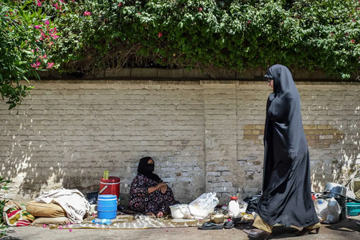 (تصاویر) زندگی زن خیابان‌نشین در اهواز