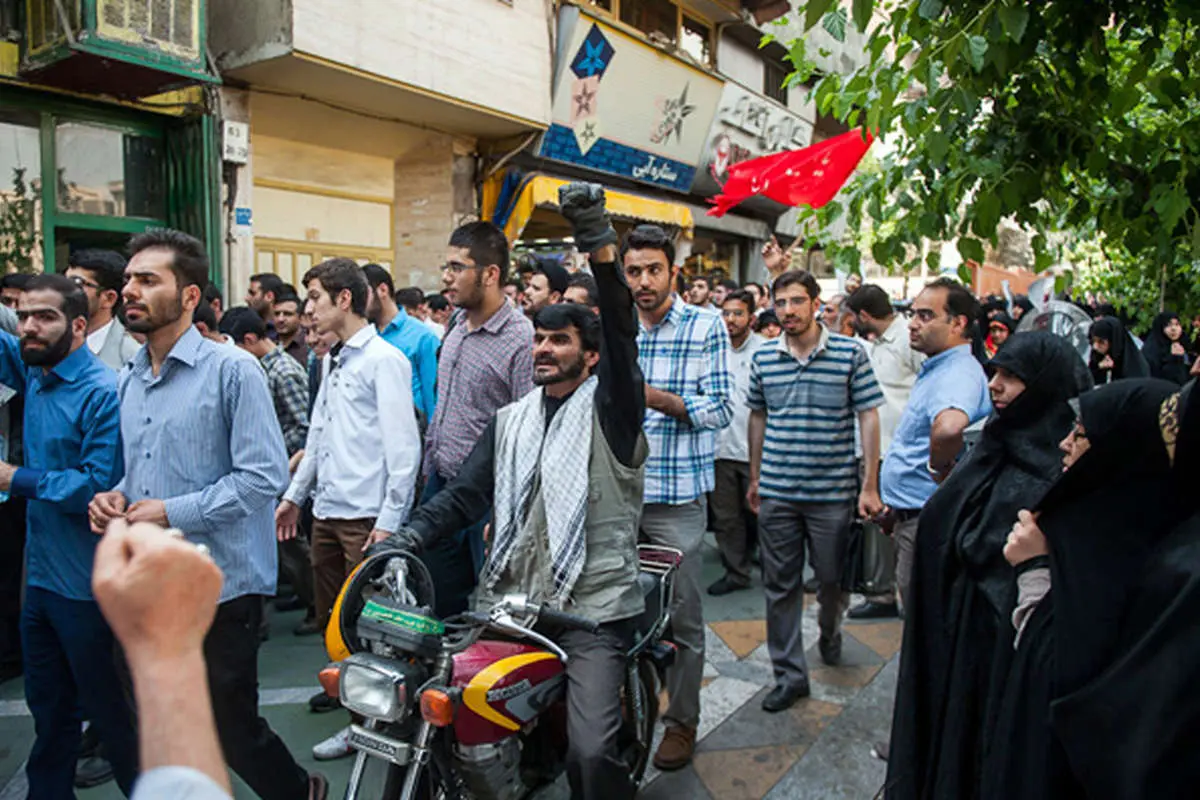 (تصاویر) تجمع بدون مجوز در میدان فاطمی