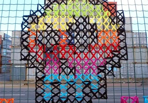 (تصاویر) گلدوزی خیابانی در بارسلونا