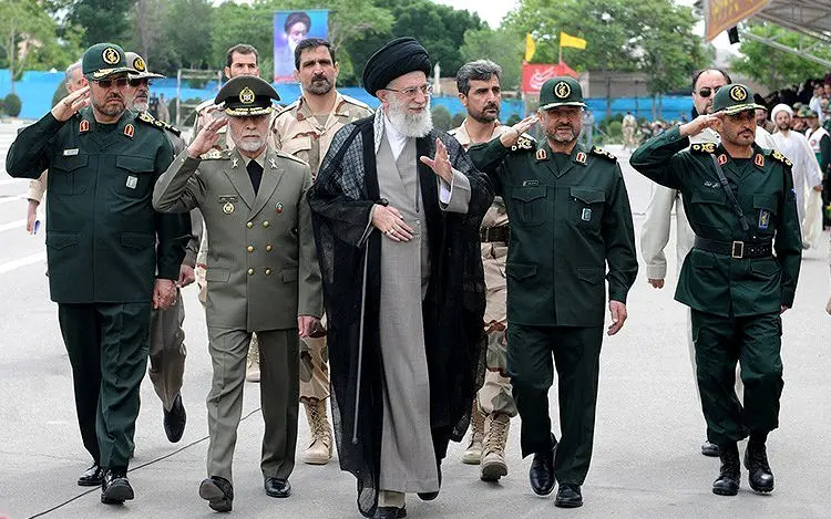 خنده خاتمی در اجلاس، آتش‌سوزی در خیابان، مصدومان سانحه رانندگی، گریه در مراسم تشییع، تلاش برای خودکشی و ...