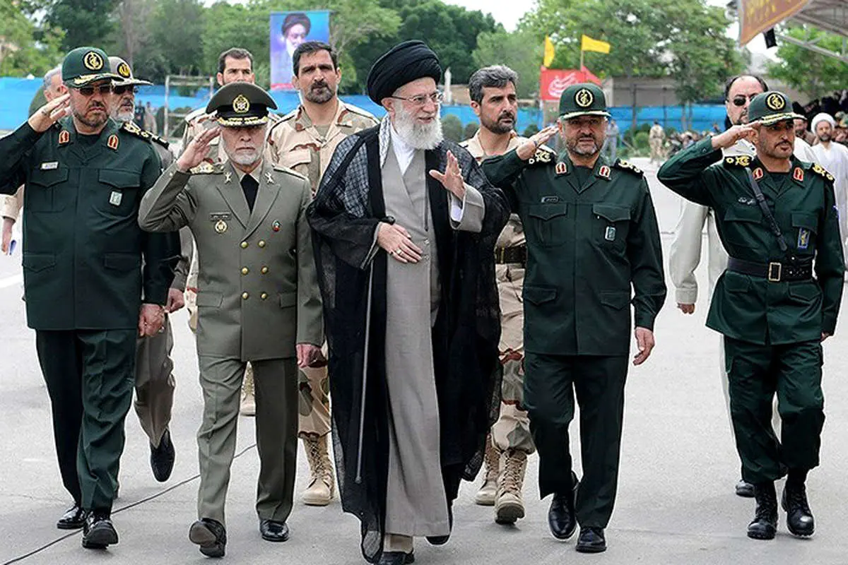خنده خاتمی در اجلاس، آتشسوزی در خیابان، مصدومان سانحه رانندگی، گریه در مراسم تشییع، تلاش برای خودکشی و ...