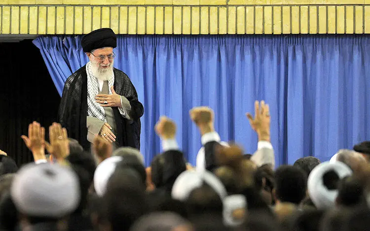 هنرمندان در مراسم افتتاحیه، خنده سران نظام، جشن عمامه‌گذاری، بازدید سینماگران از جاذبه‌های گردشگری و...