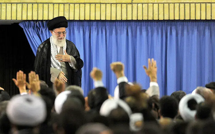 هنرمندان در مراسم افتتاحیه، خنده سران نظام، جشن عمامه‌گذاری، بازدید سینماگران از جاذبه‌های گردشگری و...