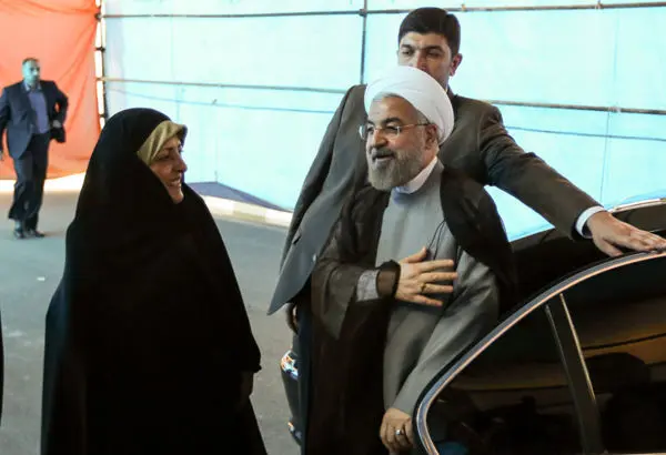 (تصاویر) رهاسازی عقاب در حضور روحانی