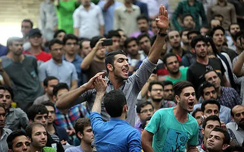 (تصاویر) تشنج در سخنرانی عارف در دانشگاه شیراز