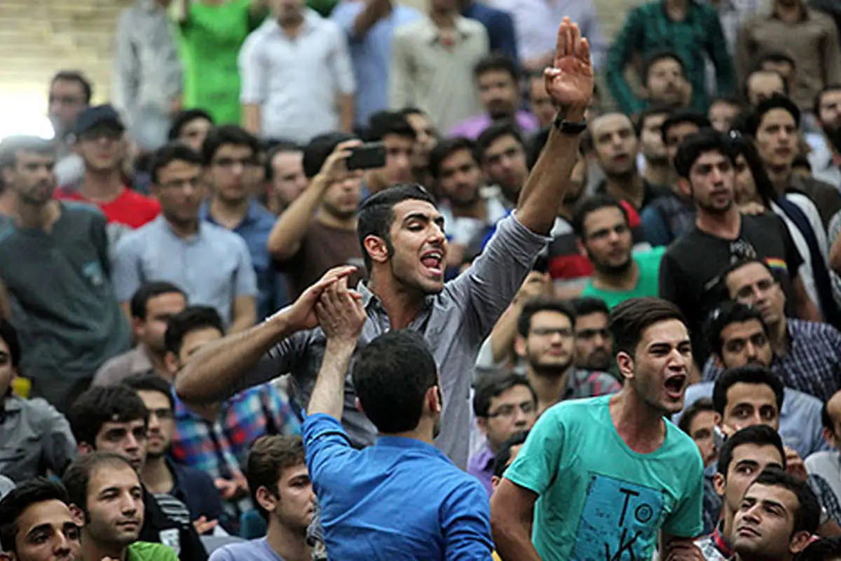 (تصاویر) تشنج در سخنرانی عارف در دانشگاه شیراز