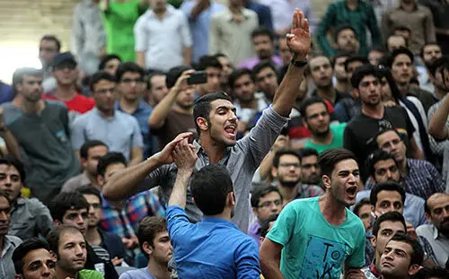 (تصاویر) تشنج در سخنرانی عارف در دانشگاه شیراز