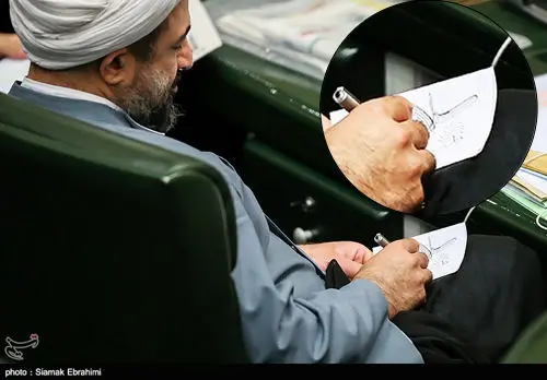 (تصویر) نقاشی کردن رسایی در صحن علنی!