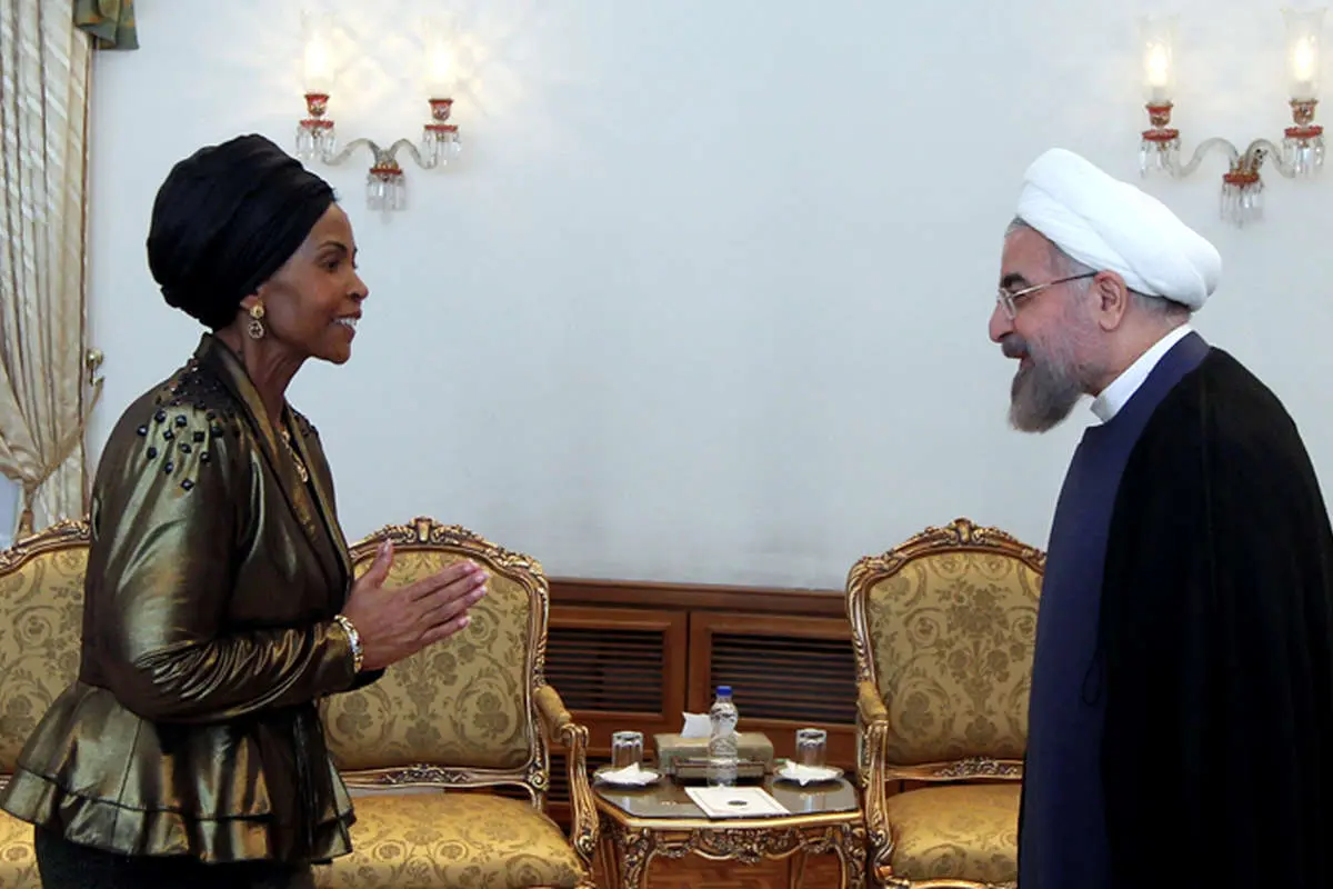 تماشاچیان برزیلپوش ایرانی، جشن ازدواج سربازی، ایرانیان مقابل هتل فوتبالیستها، بیتابی...