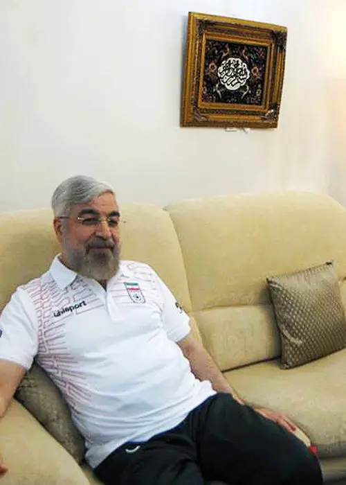 (تصاویر) روحانی بازی ایران و نیجریه را تماشا کرد