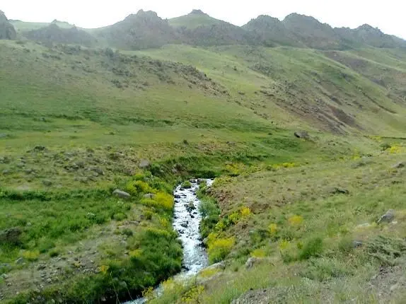 (تصاویر) تونلی برفی که یخِ تابستان را آب می‌کند