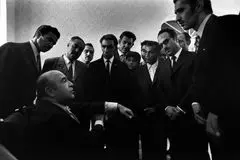 (تصاویر) کمپین انتخاباتی امیرعباس هویدا