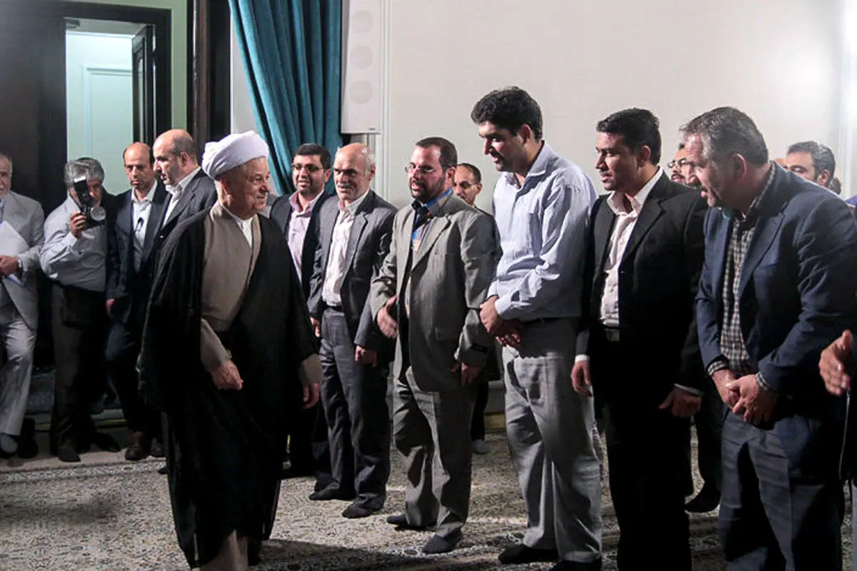 روز جنجالی در مجلس، طبیعت بهاری، دیدار با هاشمی، اجتماع بزرگ لبیک، حمایت از روزنامهنگاران زندانی و ...