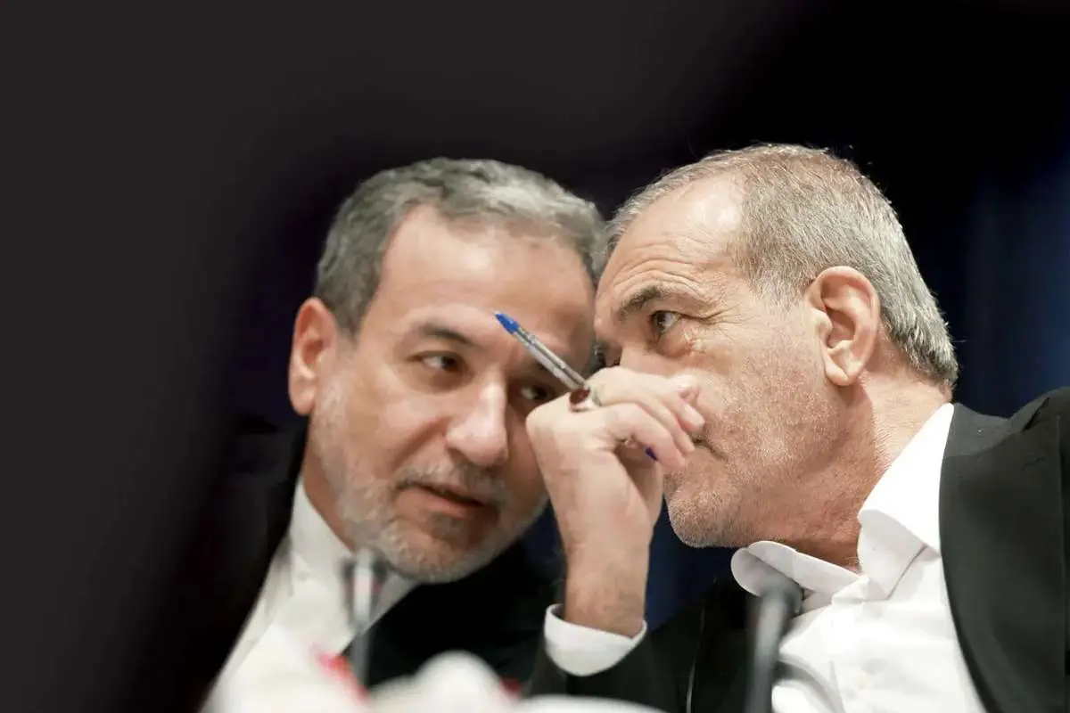 گفته بودند هواپیماهای B۵۲ آمریکایی، قارقارکی بیش نیستند /با کمال تعجب، میبینیم که قرار است در بر همان پاشنه بچرخد