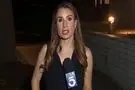 خونسردی خبرنگار زن هنگام فرود سوسک روی بدنش در پخش زنده