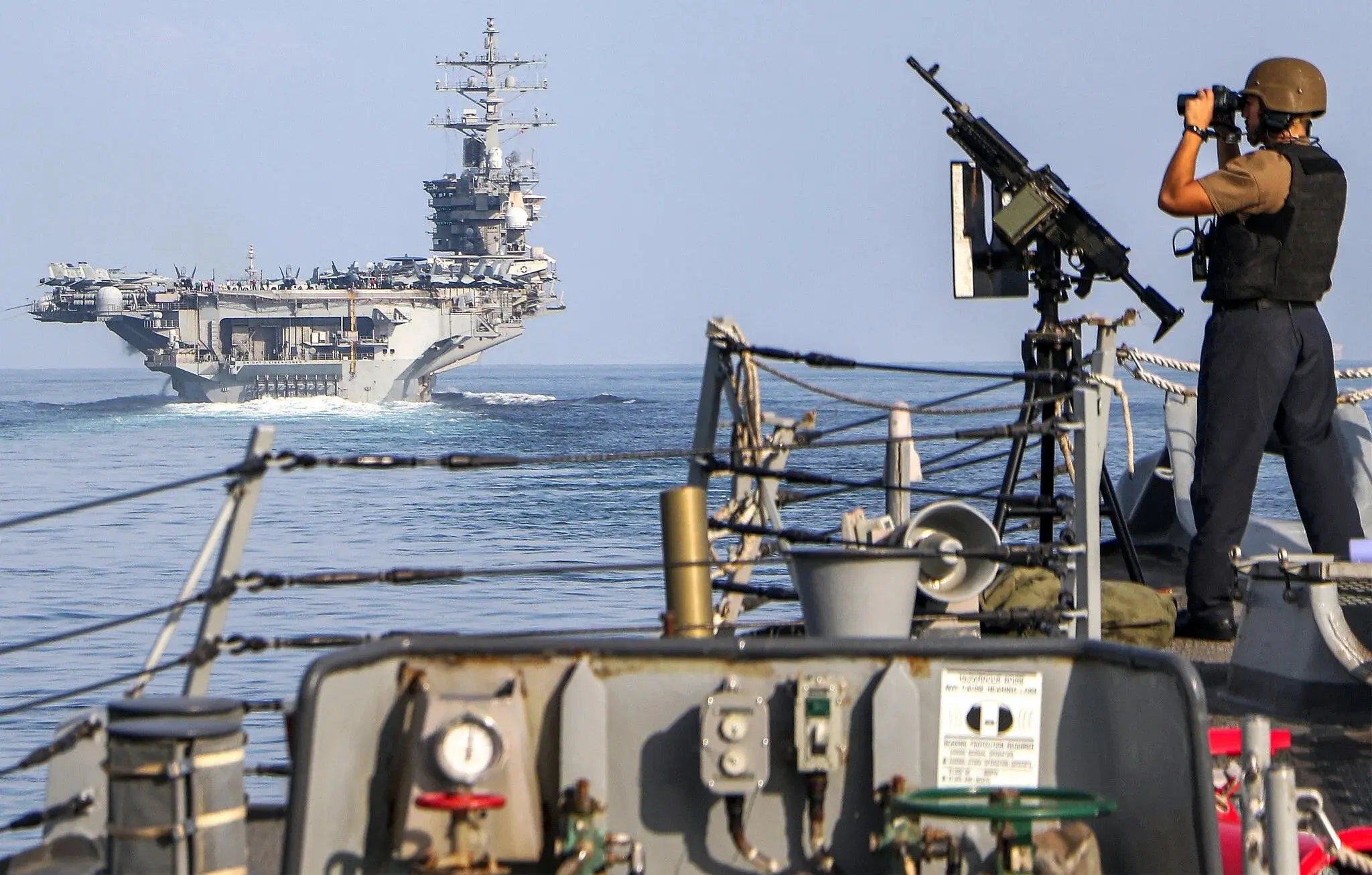 آیا ارتش ترامپ در محاصره دریایی ایران به کشتی‌های چینی و هندی حمله می‌کند؟ 