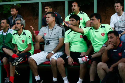 (تصاویر) وقتی پرسپولیسی‌ها بازی استقلال را تماشا می‌کنند