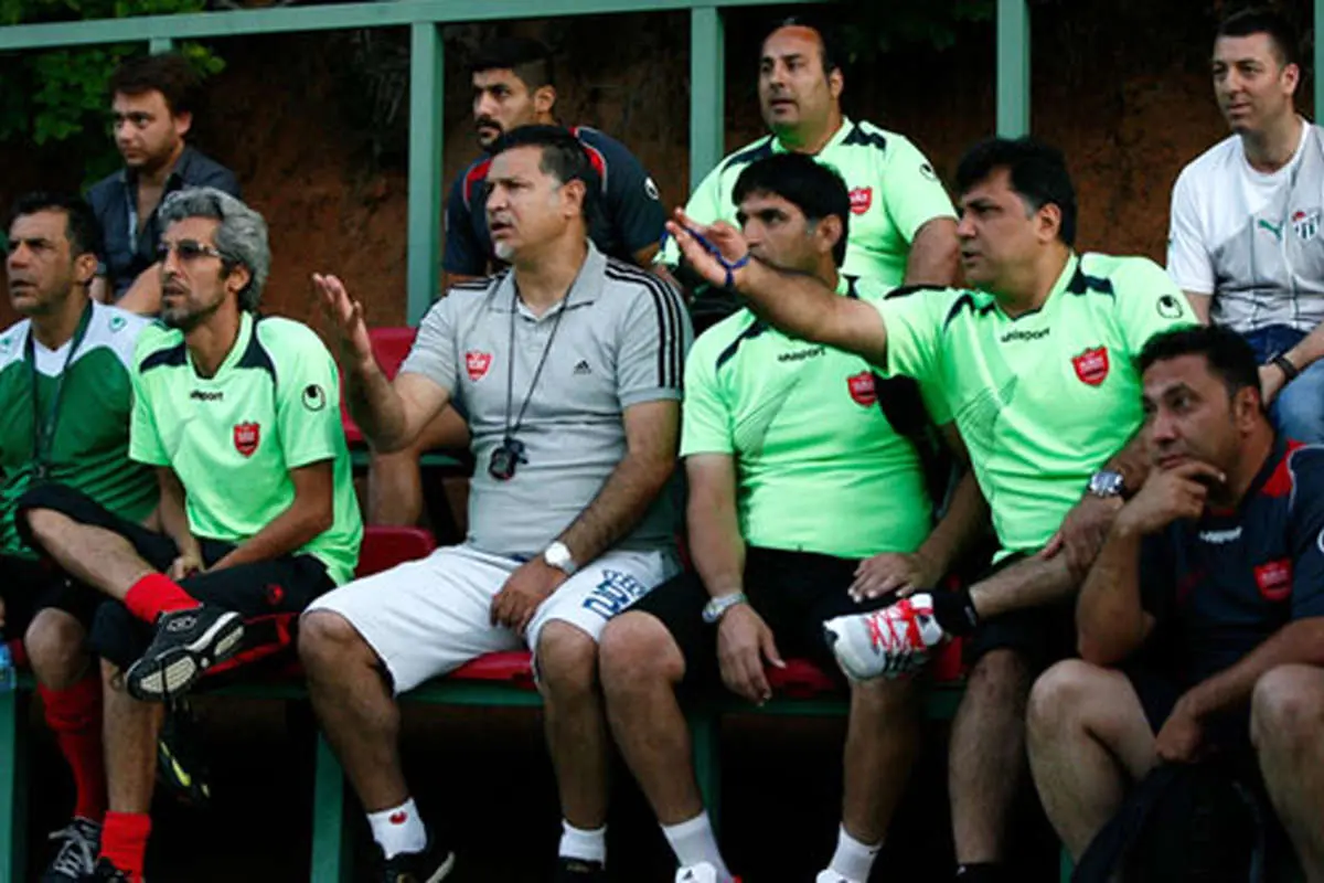 (تصاویر) وقتی پرسپولیسیها بازی استقلال را تماشا میکنند