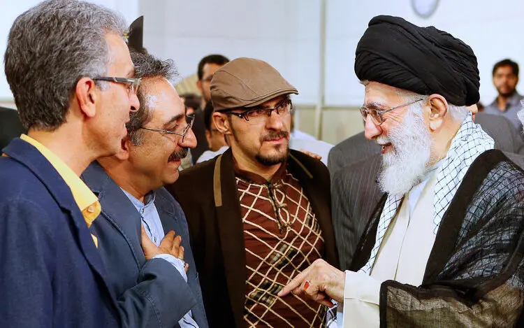 دیدار شاعران با مقام معظم رهبری، فریاد علیه بدحجابی، خاتمی در مراسم ختم، در حاشیه...