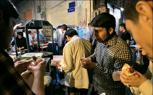 فلافل فروشی‌های کوچه منوچهر خانی
