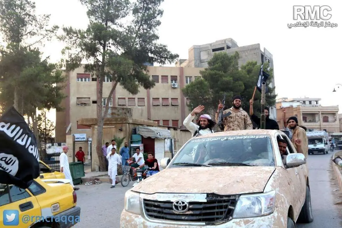(تصویر) پراید در دست داعش!