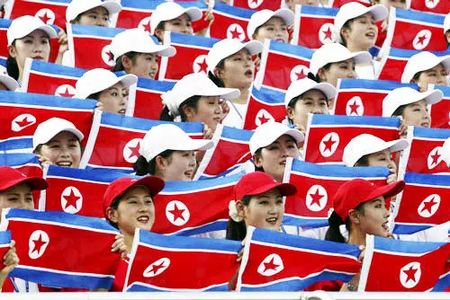 "ارتش زیبارویان"؛ پیشنهادی برای از بین بردن تنش دو کُره!