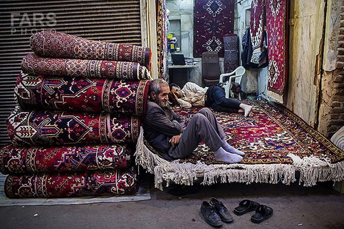 (تصاویر) استراحت نیمروزی کسبه بازار تبریز